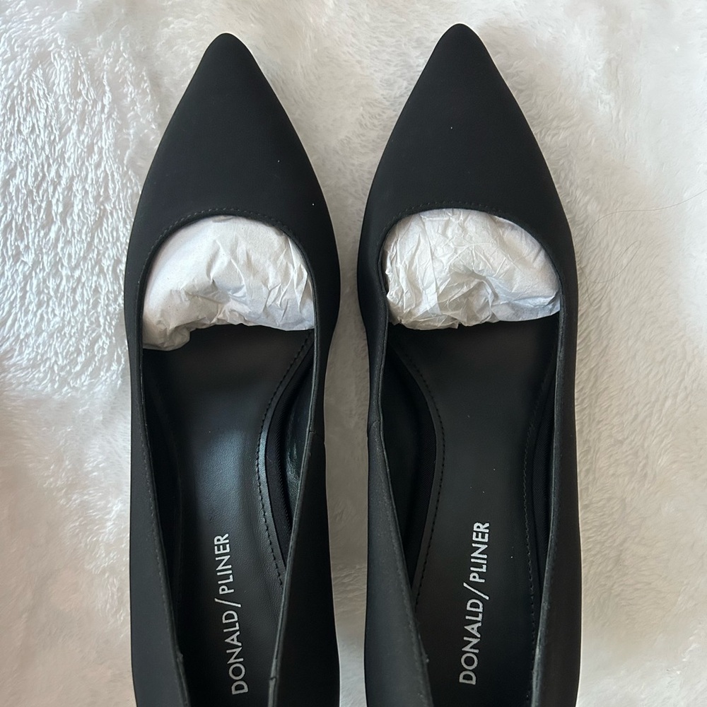 Donald J. Pliner Women's Black Pumps